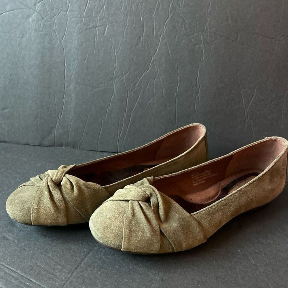 Born Julianne Women's 8.5 M Olive Green Suede Knot Ballet Flats Shoes B17763